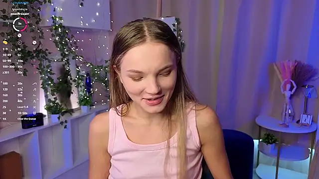 JulieLupo online show from November 8, 2025, 6:13 am