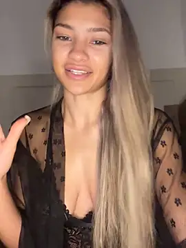 Snapshot of Honeyyyxo chatting on October 24, 2025, 11:06 am Honeyyyxo online show from October 24, 2025, 11:06 am