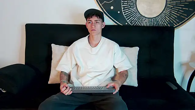 LukeSavagge online show from October 10, 2025, 7:57 pm