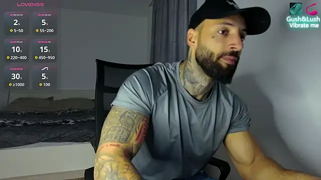 Snapshot of MasculineGuy99 chatting on October 18, 2025, 4:37 am MasculineGuy99 online show from October 18, 2025, 4:37 am