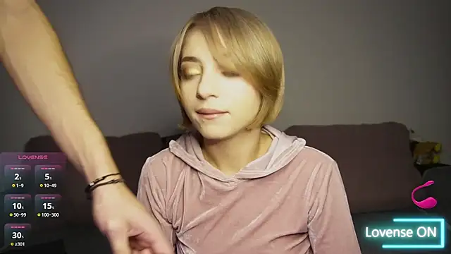 Snapshot of Dahliacruzz chatting on November 4, 2025, 7:02 pm Dahliacruzz online show from November 4, 2025, 7:02 pm