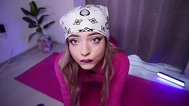 Dahliacruzz online show from November 30, 2025, 8:40 am