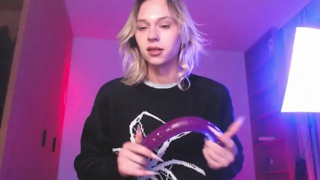 SophieDiamond Xx online show from November 11, 2025, 6:52 pm