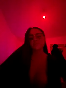 lolabeara online show from October 3, 2025, 9:34 pm