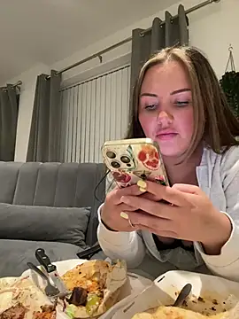 lolabeara online show from April 11, 2026, 9:52 pm