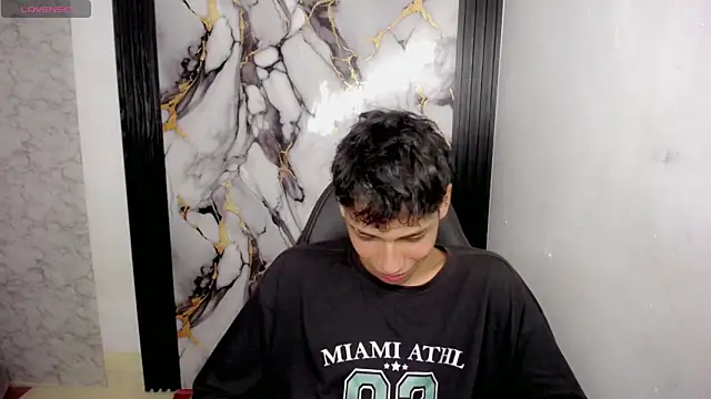 Im david02 online show from December 19, 2025, 1:18 pm