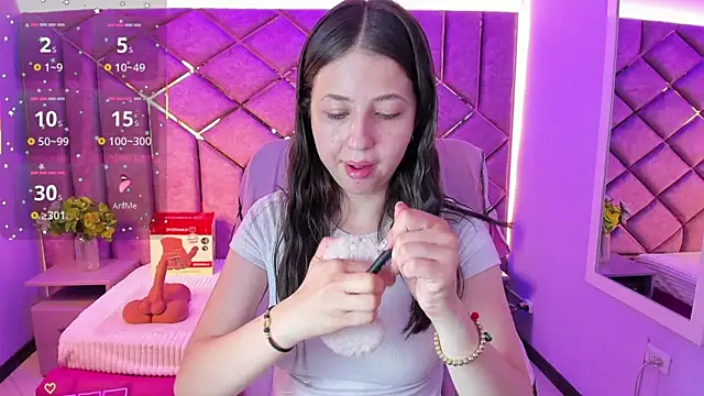 Snapshot of sarah_sweett_ chatting on June 11, 2026, 2:26 pm sarah sweett online show from June 11, 2026, 2:26 pm