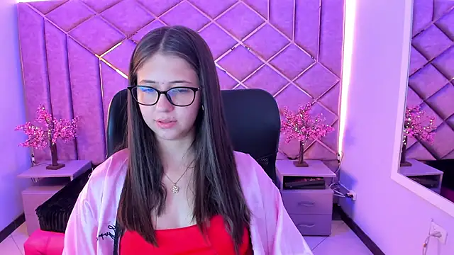 Snapshot of sarah_sweett_ chatting on July 18, 2026, 4:22 pm sarah sweett online show from July 18, 2026, 4:22 pm