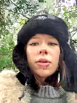 RollDolls online show from October 13, 2025, 1:22 pm