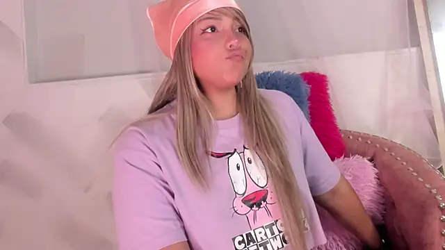 Molly Logan online show from November 26, 2025, 8:54 pm