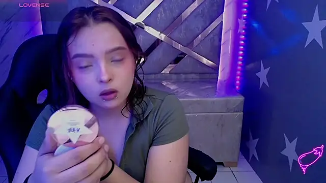 Snapshot of mia_foster_t chatting on May 11, 2026, 1:17 pm mia foster t online show from May 11, 2026, 1:17 pm