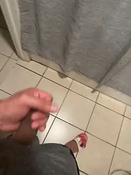 familia0210 online show from October 29, 2025, 6:04 am