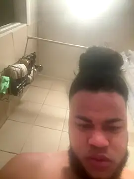 familia0210 online show from November 2, 2025, 6:16 am