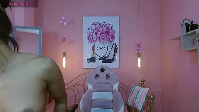 ingrid03 taffur online show from April 17, 2026, 7:17 pm