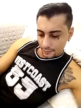 gooddboy01 online show from October 17, 2025, 7:38 pm