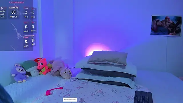 Miaengels  online show from March 27, 2026, 1:11 pm