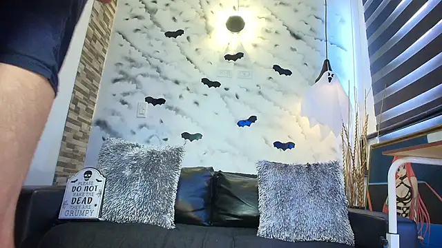 Snapshot of Max_Miller_S chatting on October 29, 2025, 6:42 pm Max Miller S online show from October 29, 2025, 6:42 pm