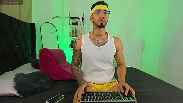 Snapshot of _Duriel chatting on October 2, 2025, 4:03 pm Duriel online show from October 2, 2025, 4:03 pm