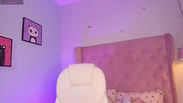 Vanelope evanss online show from December 22, 2025, 1:19 pm