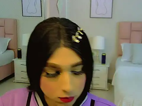 Luna LaFontaine online show from October 6, 2025, 12:13 pm