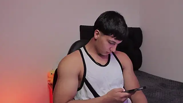 CHRIS MORGAN1 online show from October 4, 2025, 1:53 pm