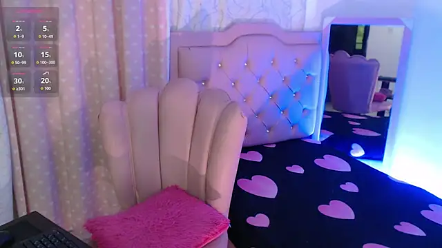 Snapshot of nikki_skinny_ chatting on October 11, 2025, 10:30 pm nikki skinny online show from October 11, 2025, 10:30 pm