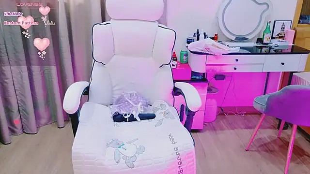 Snapshot of _Aria_Moonie chatting on April 16, 2026, 4:46 am Aria Moonie online show from April 16, 2026, 4:46 am