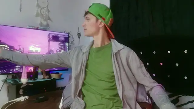 Tyler cat online show from November 23, 2025, 12:21 am