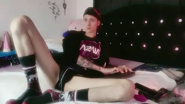 Tyler cat online show from March 27, 2026, 1:22 am