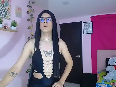 verodivinequeen  online show from October 9, 2025, 9:57 pm