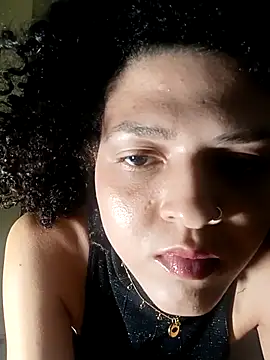 Snapshot of Larissinhamm chatting on October 5, 2025, 5:50 am Larissinhamm online show from October 5, 2025, 5:50 am