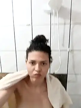 Snapshot of Larissinhamm chatting on October 9, 2025, 11:03 pm Larissinhamm online show from October 9, 2025, 11:03 pm