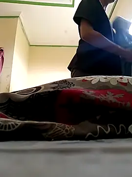 Snapshot of Larissinhamm chatting on October 18, 2025, 9:54 am Larissinhamm online show from October 18, 2025, 9:54 am