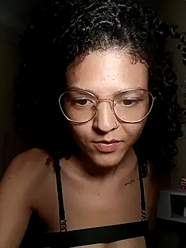 Snapshot of Larissinhamm chatting on October 19, 2025, 3:18 am Larissinhamm online show from October 19, 2025, 3:18 am