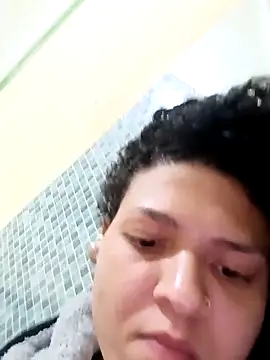 Snapshot of Larissinhamm chatting on October 23, 2025, 2:33 am Larissinhamm online show from October 23, 2025, 2:33 am