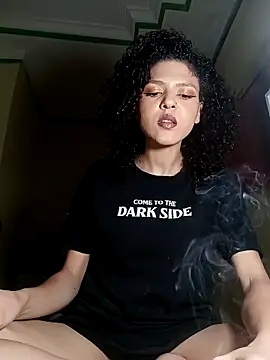 Snapshot of Larissinhamm chatting on October 28, 2025, 1:53 am Larissinhamm online show from October 28, 2025, 1:53 am