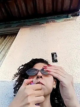 Snapshot of Larissinhamm chatting on November 1, 2025, 8:22 pm Larissinhamm online show from November 1, 2025, 8:22 pm