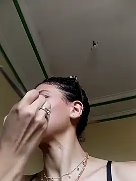 Snapshot of Larissinhamm chatting on November 4, 2025, 5:34 pm Larissinhamm online show from November 4, 2025, 5:34 pm