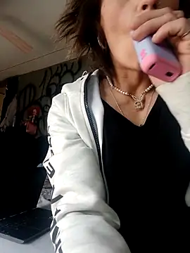 Snapshot of Rileyy7tk chatting on March 3, 2026, 10:37 pm Rileyy7tk online show from March 3, 2026, 10:37 pm