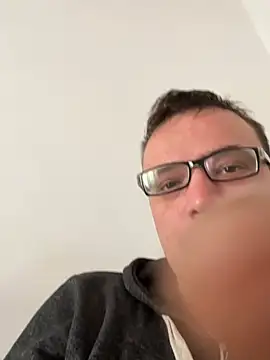 viktor1992-1-1 online show from March 30, 2026, 7:20 am