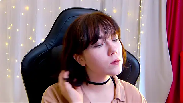 Snapshot of Kelly_foox chatting on October 16, 2025, 9:21 am Kelly foox online show from October 16, 2025, 9:21 am