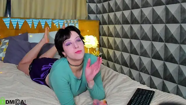 Sara Frayer online show from October 5, 2025, 1:04 am