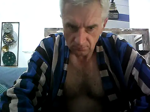 Snapshot of Vintermelon2 chatting on October 3, 2025, 6:32 am Vintermelon2 online show from October 3, 2025, 6:32 am