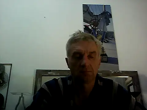 Snapshot of Vintermelon2 chatting on October 8, 2025, 6:33 am Vintermelon2 online show from October 8, 2025, 6:33 am