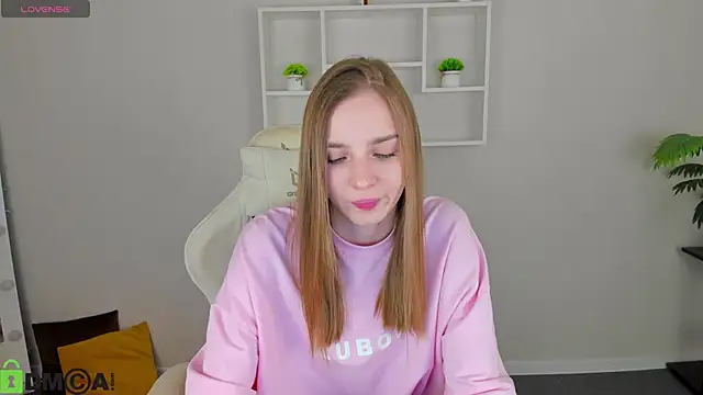 L1na Reeds online show from November 1, 2025, 6:04 am