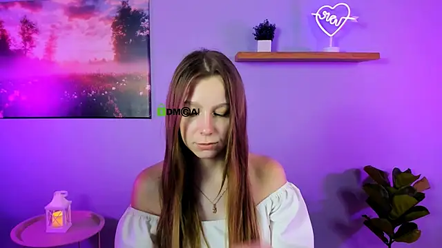 Snapshot of esme_moore_ chatting on October 7, 2025, 9:39 am esme moore online show from October 7, 2025, 9:39 am