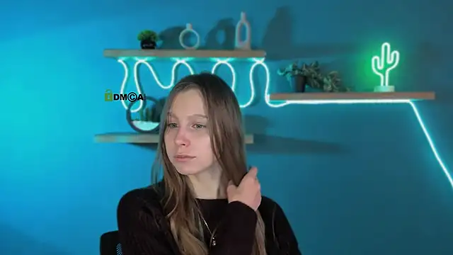 Snapshot of esme_moore_ chatting on October 13, 2025, 8:03 am esme moore online show from October 13, 2025, 8:03 am