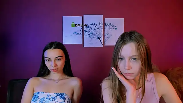 Snapshot of esme_moore_ chatting on October 28, 2025, 9:35 am esme moore online show from October 28, 2025, 9:35 am