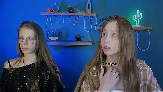 Snapshot of esme_moore_ chatting on October 29, 2025, 10:06 am esme moore online show from October 29, 2025, 10:06 am