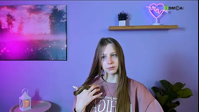 Snapshot of esme_moore_ chatting on November 6, 2025, 9:43 am esme moore online show from November 6, 2025, 9:43 am